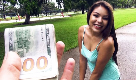 Cute bitch quickly spread her legs for money