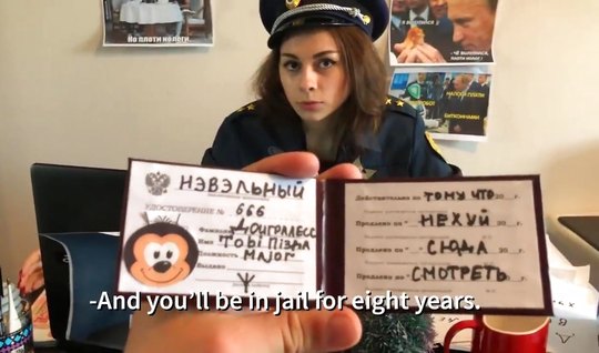 Русская порно пародия с полицейской девушкой в униформе завершается сексом