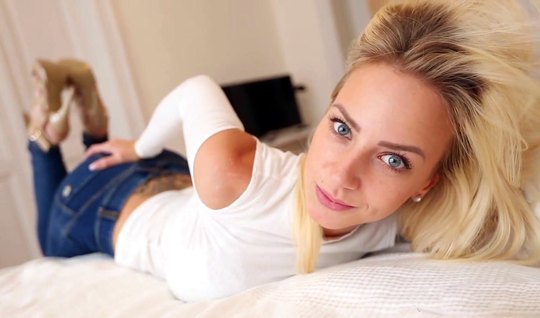 Blonde after a gentle Blowjob has not cancelled the shooting of sex in the first person