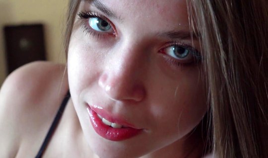 Russian slut has not given up his lover into shooting homemade porn closeup
