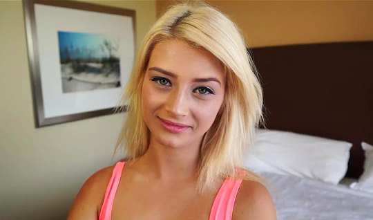 Блондинка и ее друг решили записать на видео камеру домашнее порно в хорошем качестве