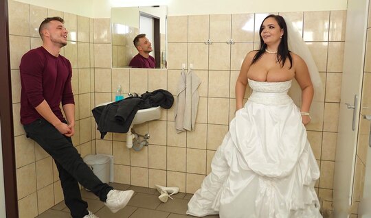 Bride with big tits cheats on the groom before the wedding