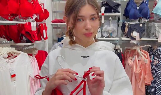 Russian chick is ready to give a blowjob right in the fitting room of a store